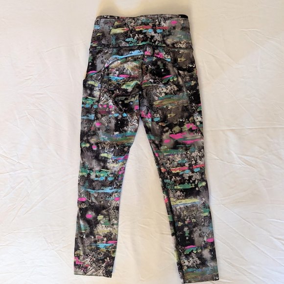 Like New - LULULEMON Leggings - Size 4 - Picture 2 of 3